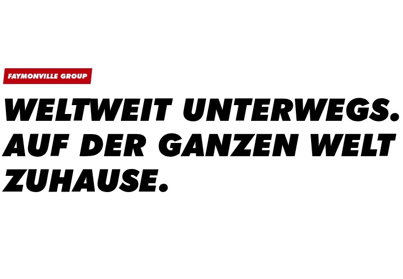 Employer Branding für Faymonville: Textdesign mit dem Schriftzug 'WELTWEIT UNTERWEGS. AUF DER GANZEN WELT ZUHAUSE.' auf einem weißen Hintergrund, oben links das Logo 'FAYMONVILLE GROUP'.