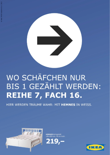 Werbeanzeige für IKEA. Ein Bett und ein Pfeil sind zu sehen. Die Headline "Wo Schäfchen nur bis 1 gezählt werden: Reihe 7, Fach 16." Dort findet man das entsprechende Produkt; in diesem Fall das Bett.